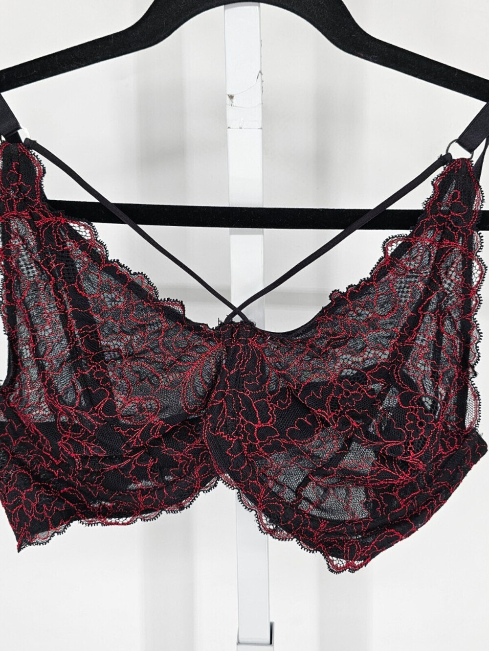 Fredericks of Hollywood Womens Sz 40C Sheer Lace Bra Black Red Floral